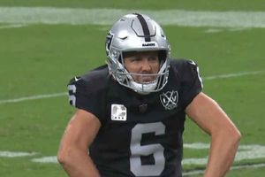 ¿Celebración del año? Festejo del pateador de despeje de los Raiders provoca risa de comentaristas