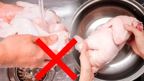 ¿Por qué no es bueno lavar el pollo para comer? Esto dice un experto