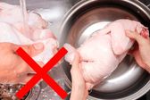 ¿Por qué no es bueno lavar el pollo para comer? Esto dice un experto