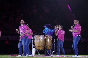 Banda El Recodo hace vibrar al Estadio El Encanto durante medio tiempo de Mazatlán vs Juárez