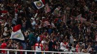 Aficionadas de Chivas son retiradas del Estadio Akron por pedir la salida de ‘Quino’ Moreno y Nelly Simón