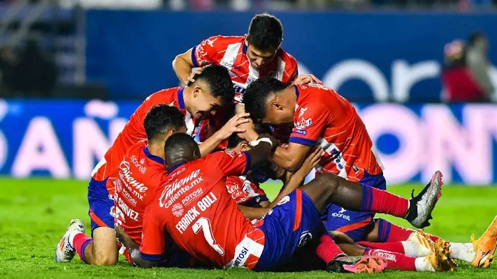 ¡Inédito! Aficionado sufre lesión al medio tiempo del Atlético San Luis vs Santos