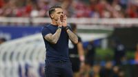 Afición de Chivas arrojó cerveza a Fernando Gago al final del Clásico Tapatío