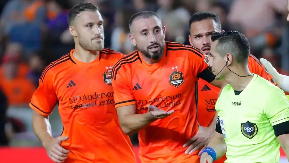 Héctor Herrera es expulsado tras escupir al árbitro en Playoffs de la MLS