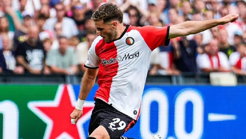 Los postes enfadaron a Santiago Giménez en el PSV vs Feyenoord