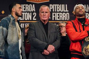 ¡Se calientan los ánimos! Benavidez y Morrell casi llegan a los golpes en conferencia de prensa