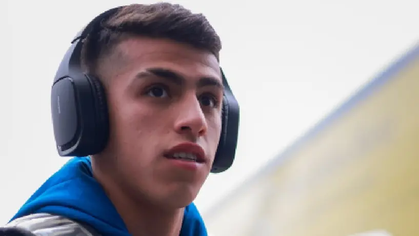 ¡Emotivo! Adrían Fernández dedica jersey a su papá tras debutar con el América en Primera División