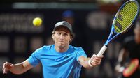 Diego Forlán se estrena en el tenis profesional con una derrota en casa