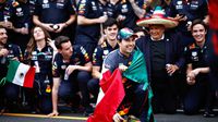 Filtran la gorra de Checo Pérez para el Gran Premio de México