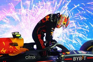 Una victoria y un sinfín de remontadas; así le ha ido a Checo Pérez en el Gran Premio de Singapur