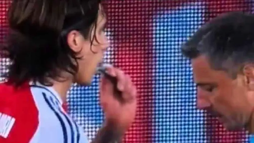 Riccardo Calafiori causa polémica por usar supuesto vape durante partido contra el PSG