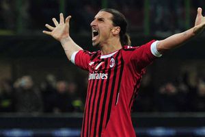 Zlatan Ibrahimovic, pieza clave en la posible llegada de Santiago Giménez al Milan