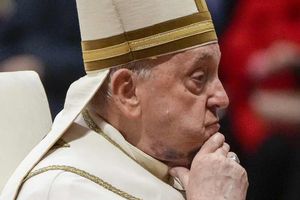 ¿Por qué el Papa Francisco dio misa con un moretón en el rostro?
