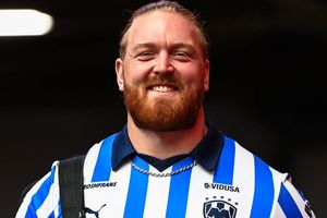 ¡Elegancia! Jugador de Arizona Cardinals luce jersey de Rayados de Monterrey