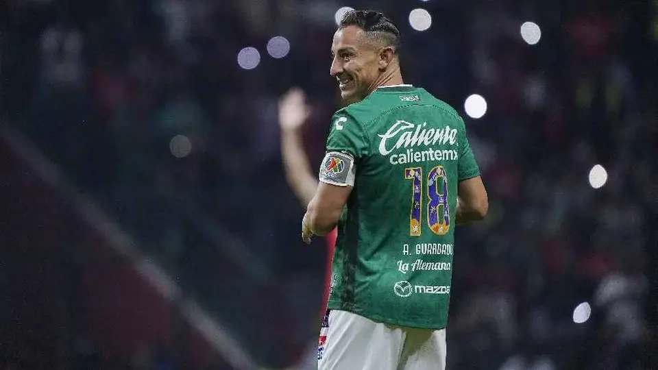 Andrés Guardado busca ser el quinto futbolista en ser campeón en México tras cumplir 38 años