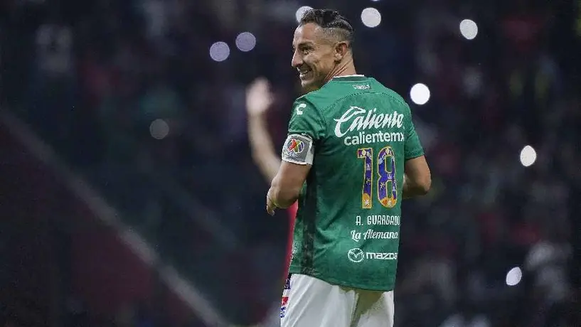 Andrés Guardado busca ser el quinto futbolista en ser campeón en México tras cumplir 38 años