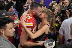 Romance de Taylor Swift y Travis Kelce inspira dos nuevas películas navideñas