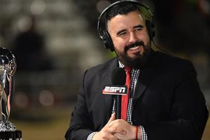 Álvaro Morales reaparece en transmisión y desmiente rumores