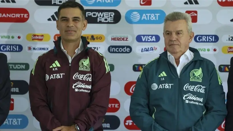 Carles Puyol le desea suerte a Javier Aguirre y a Rafa Márquez en la Selección Mexicana