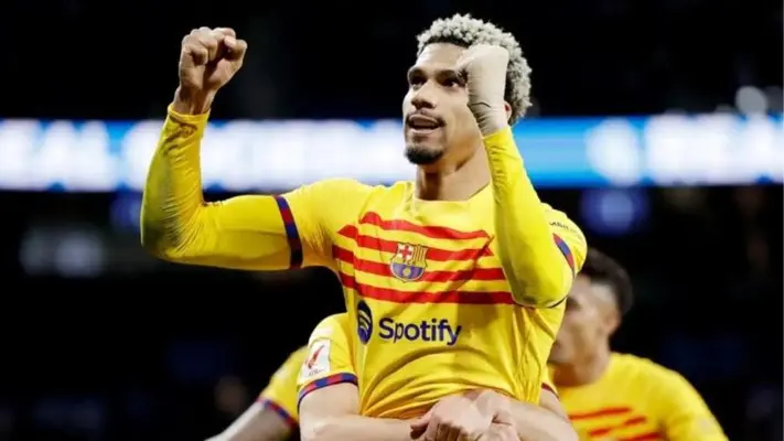 Hans Dieter-Flick confirma la continuidad de Ronald Araújo en el Barcelona