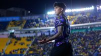Kevin Álvarez no podía abandonar el Estadio por falta de muletas