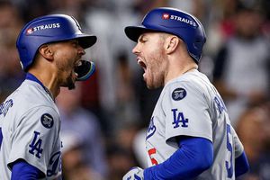 Dodgers remonta una desventaja de cinco carreras, vencen a los Yankees y se coronan en la MLB