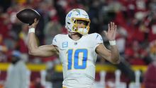 Justin Herbert listo para el juego de Semana 15 ante Tampa Bay a pesar de lesiones