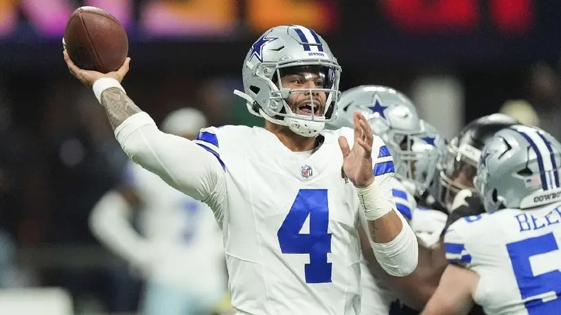 Jerry Jones confirma cirugía a Dak Prescott por desgarro en el tendón de la corva
