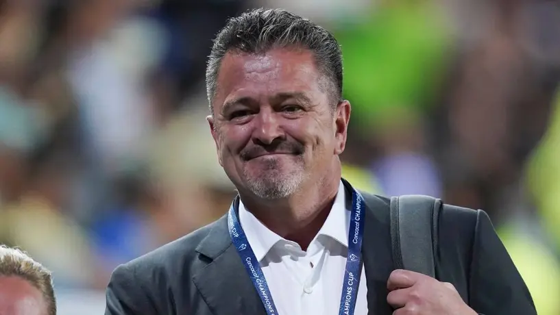 ¡Se enojó! Carlos Hermosillo defiende a Cruz Azul y confronta a Gustavo Mendoza