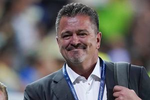 ¡Se enojó! Carlos Hermosillo defiende a Cruz Azul y confronta a Gustavo Mendoza