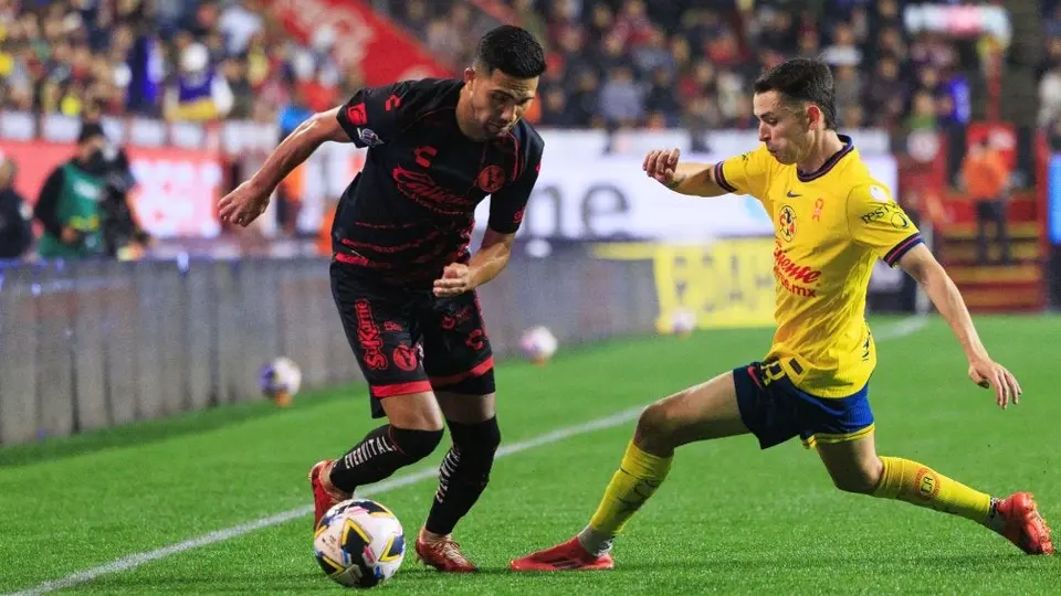 Álvaro Fidalgo se llevó fuerte golpe en el partido contra Xolos de Tijuana
