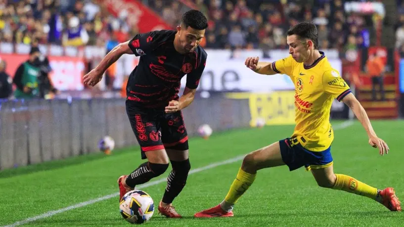 Álvaro Fidalgo se llevó fuerte golpe en el partido contra Xolos de Tijuana