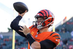 ¡A lo Bruce Wayne! Joe Burrow se compra un Batimóvil