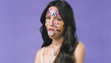 VIDEO: Olivia Rodrigo sufre aparatosa caída en escenario durante su concierto