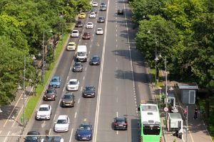 ¡Evita corralón y multas! Estos autos NO circulan este miércoles 18 de diciembre