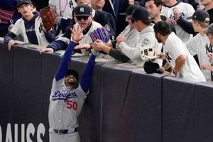 Mookie Betts reveló que quería pelear con los aficionados que lo tomaron del guante