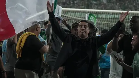 Efraín Juárez y Atlético Nacional inundan con festejo las calles de Medellín