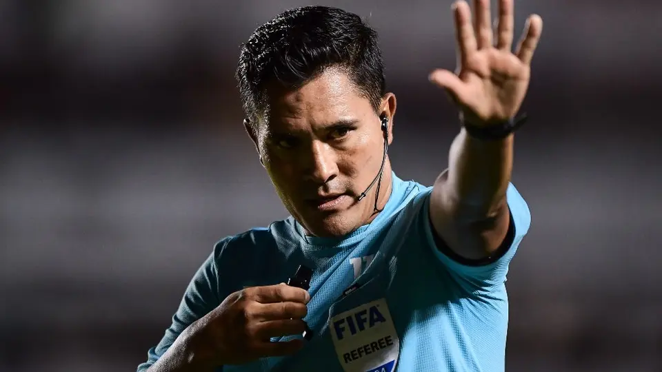 Esta es la razón por la que el 'Cantante' Guerrero señaló su gafete FIFA en el América vs Pachuca