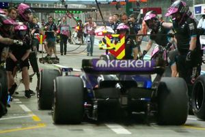 ¡Hizo un Hamilton! Colapinto se confunde y para en garaje de Alpine