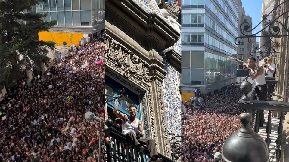 Rauw Alejandro reúne a cientos de fanáticos en el Centro Histórico de la CDMX y da show en vivo