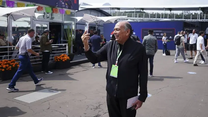 Antonio Pérez, papá de Checo Pérez, se luce vistiendo marca de su hijo en el GP de México