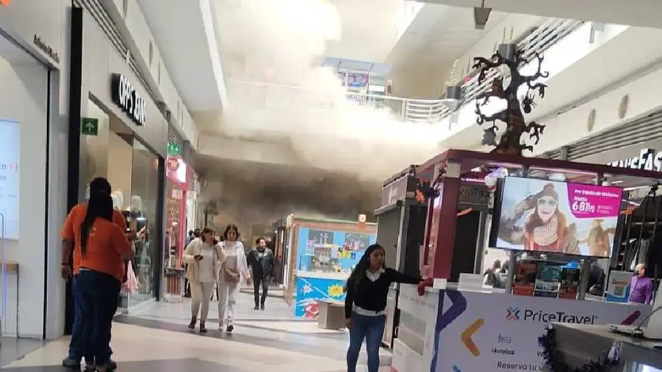 Reportan incendio en centro comercial Las América, de Ecatepec