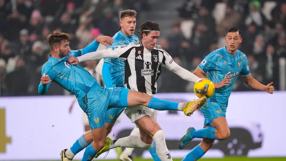 Vlahovic le da el empate a la Juventus en los últimos minutos ante el Venezia