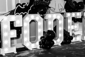 ‘El Wey’ y la familia Foden causan sensación en redes por disfraz de la Familia Addams