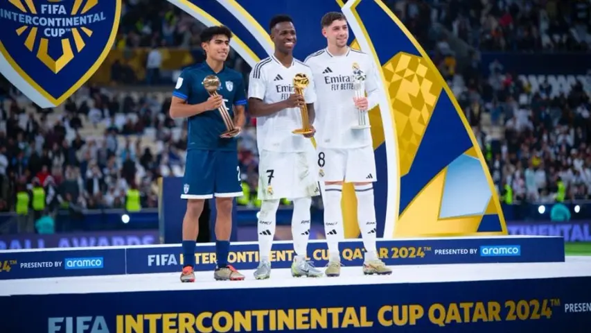 Elías Montiel junto a Vinicius y Valverde | X: @Tuzos