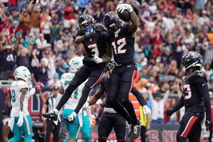 Nico Collins brilla en victoria de Houston Texans sobre Miami Dolphins