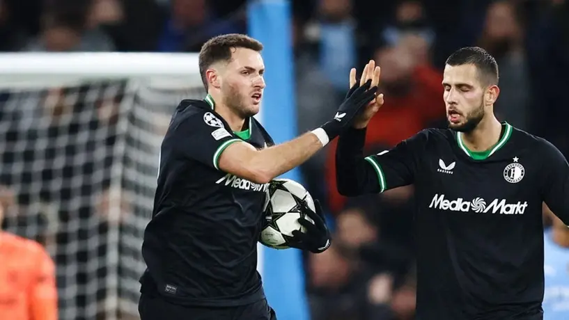 Santiago Giménez luego de jugar en Inglaterra ante el City: "Es un sueño"