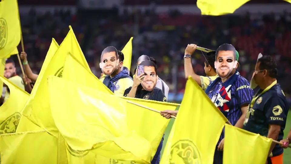 ¡Una locura! Caravana de aficionados del América colapsan Las Vegas