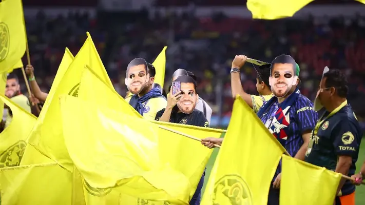¡Una locura! Caravana de aficionados del América colapsan Las Vegas