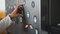 ¿Imanes en el refrigerador provocan que llegue más caro el recibo de luz? Aquí te lo decimos